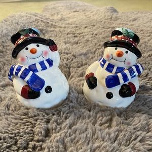 EUC Snowman Salt and Pepper shakers